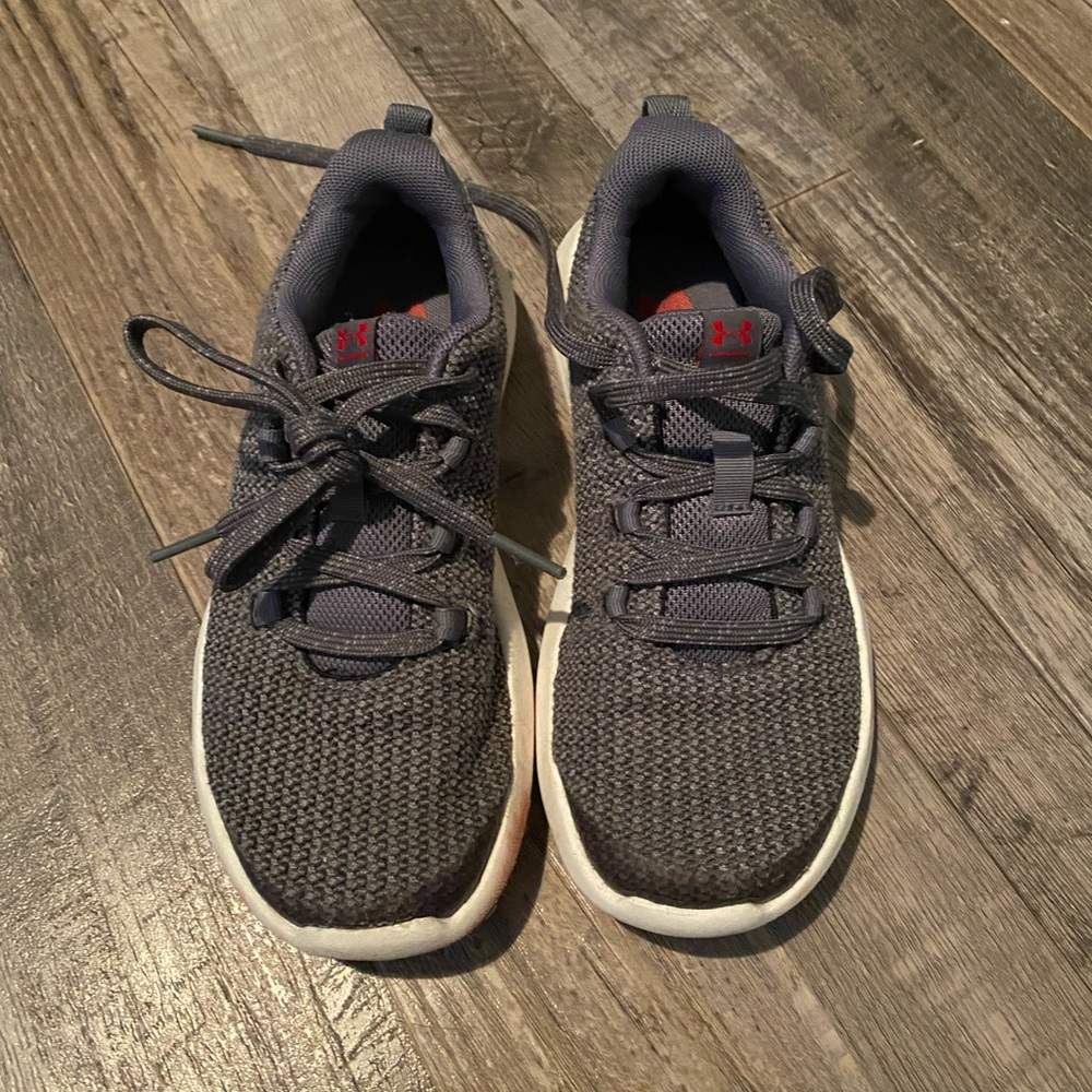 Boys shoes
